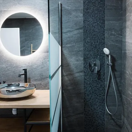 Smaragd - Lapis - Luxury With Shared Pool 마카르스카