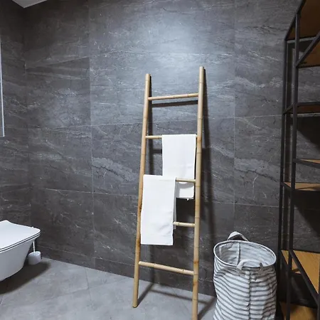 Smaragd - Lapis - Luxury With Shared Pool 아파트