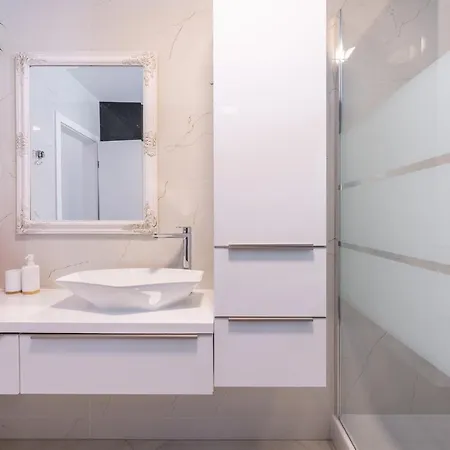 Smaragd - Lapis - Luxury With Shared Pool * 마카르스카