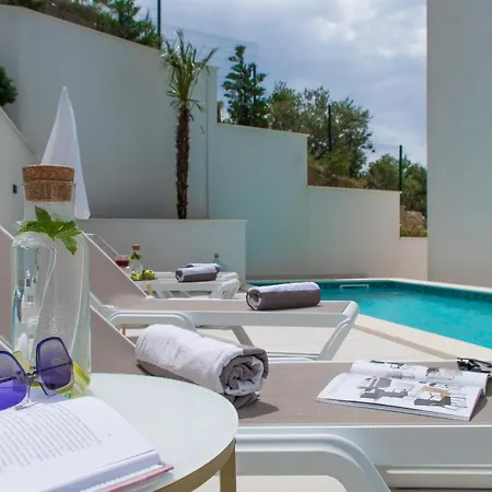 Smaragd - Lapis - Luxury With Shared Pool 마카르스카