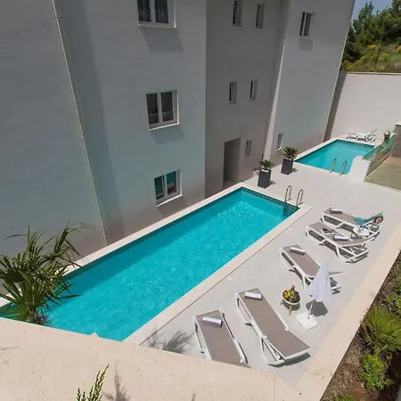Smaragd - Lapis - Luxury With Shared Pool 아파트