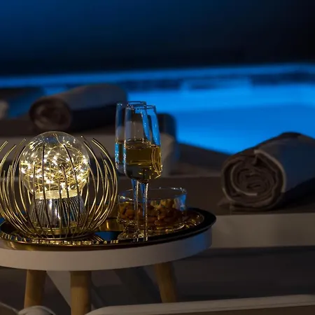 Smaragd - Lapis - Luxury With Shared Pool 마카르스카